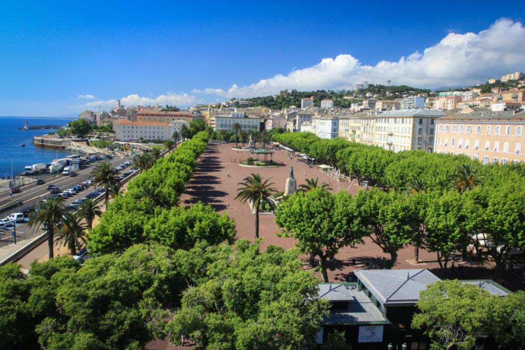 Appartement Climatise,Idealement Situe 100M Du Vieux Port. Bastia  Extérieur photo